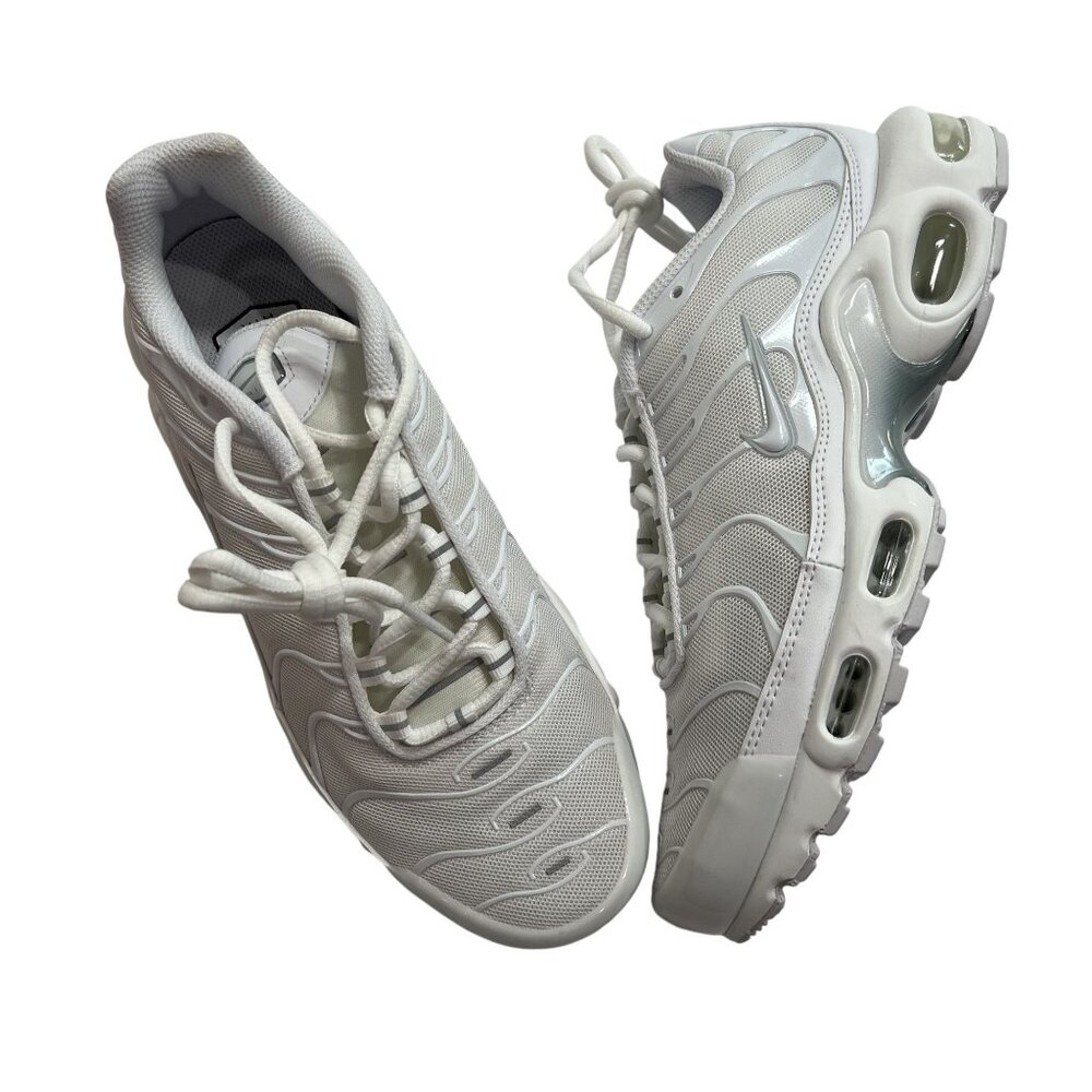 Nike Air Max Plus Shoes in White Pure Platinum
